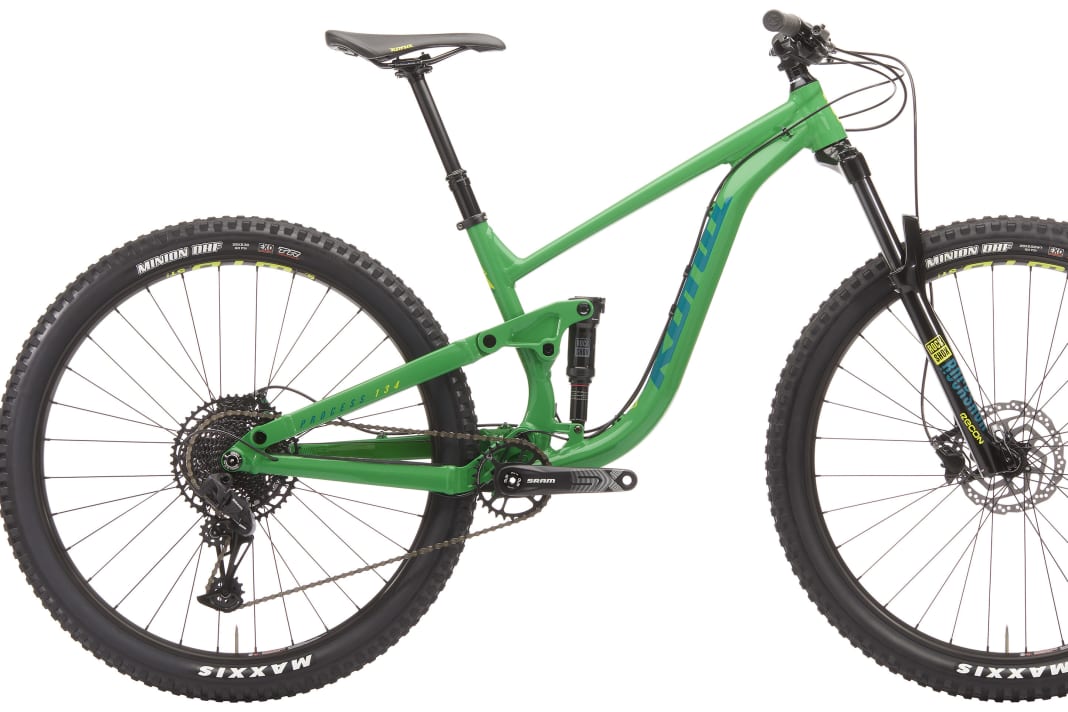 Das Process 134 29 ist der Einstieg in die Modellpalette. Mit Alurahmen, Recon/Deluxe Fahrwerk und SX Eagle aber wahrscheinlich relativ schwer. 2499 Euro