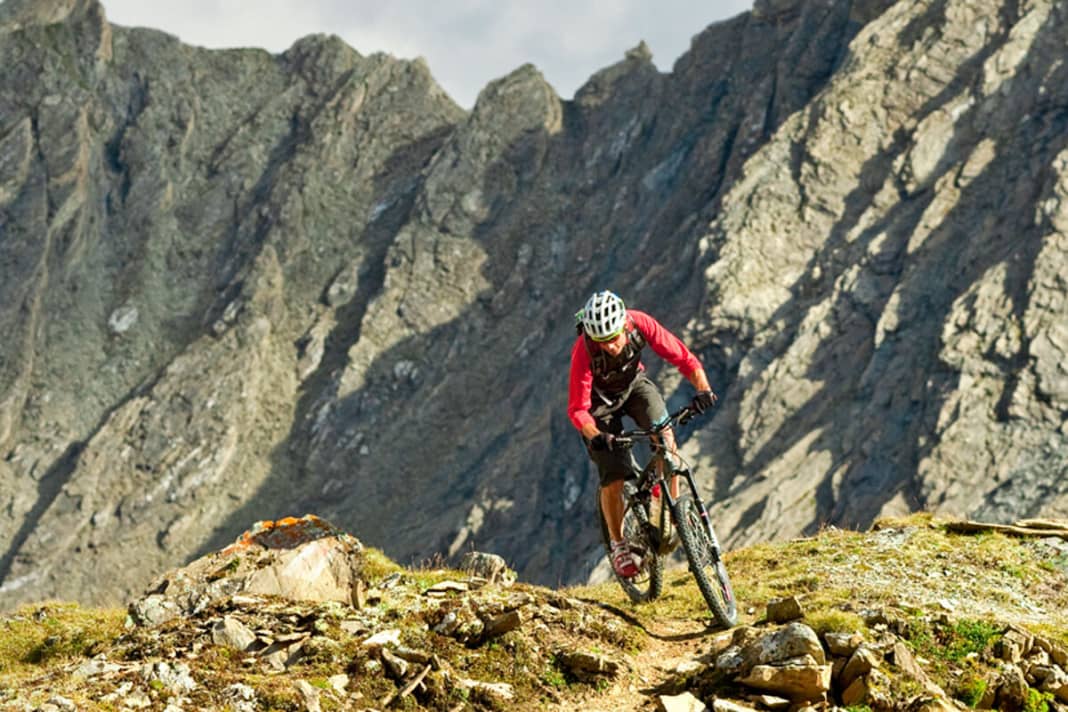 Alp Triada Trail: Even the marathon pro has to fight hard to reach the border and ridge trail on the Greitspitze (2870 m). Anyone travelling up here should like it steep. But there is also a chairlift.