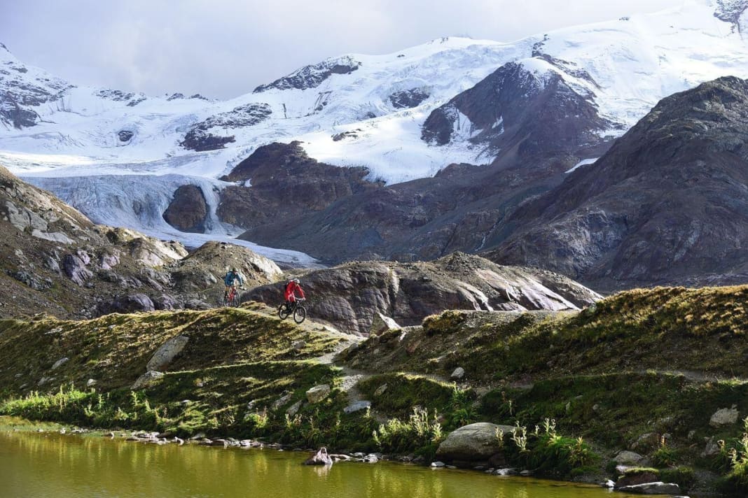 The Gavia Pass is the pride and joy of the small village of Santa Caterina. But away from the Giro d'Italia hairpin bends, a true splendour opens up for experienced high mountain bikers.
