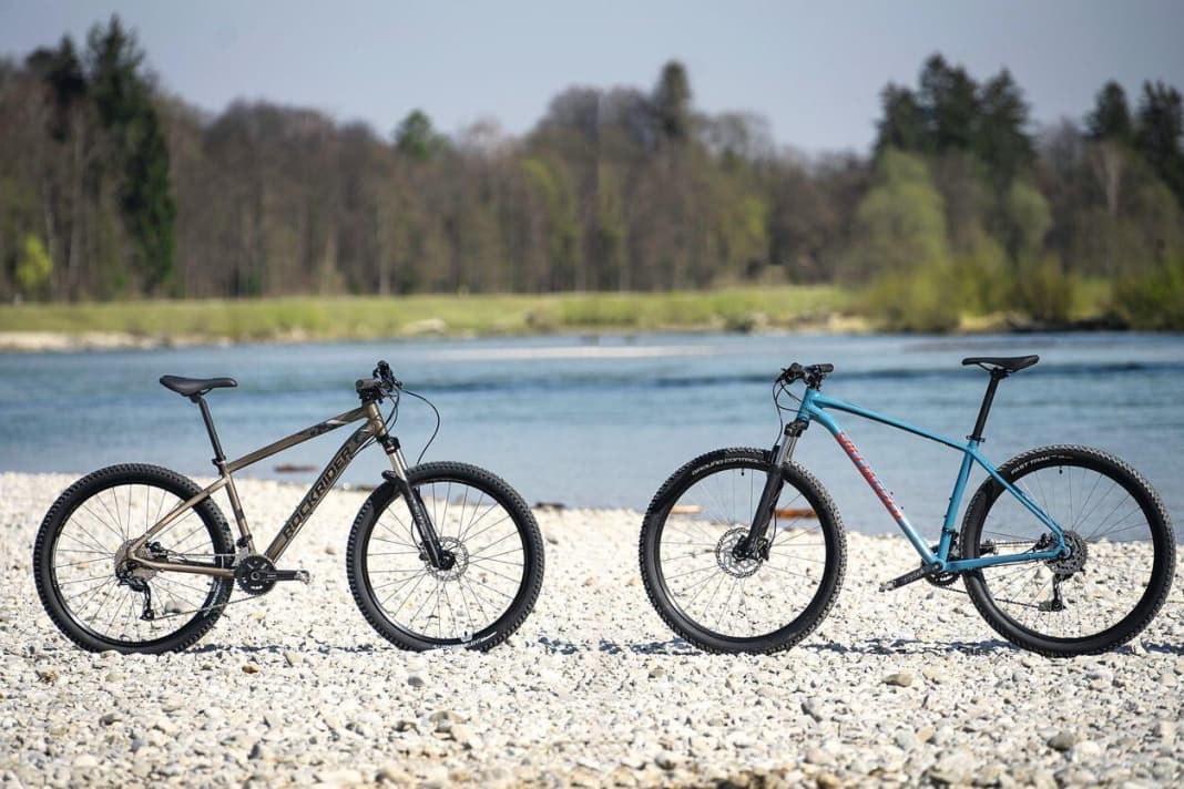 Rockrider ST 540 against Specialized Rockhopper Comp (right)