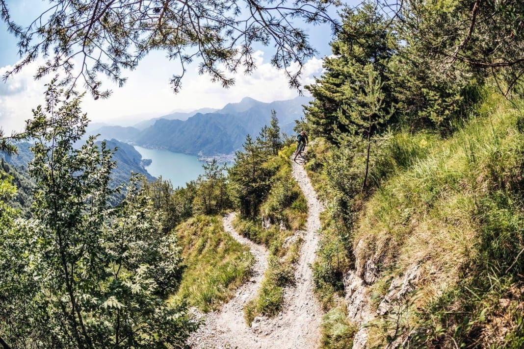 Feiner Kiesel, keine Stufen und im oberen Abschnitt sogar mit Blick auf den Idrosee – nur in den Kurven wird’s eng.