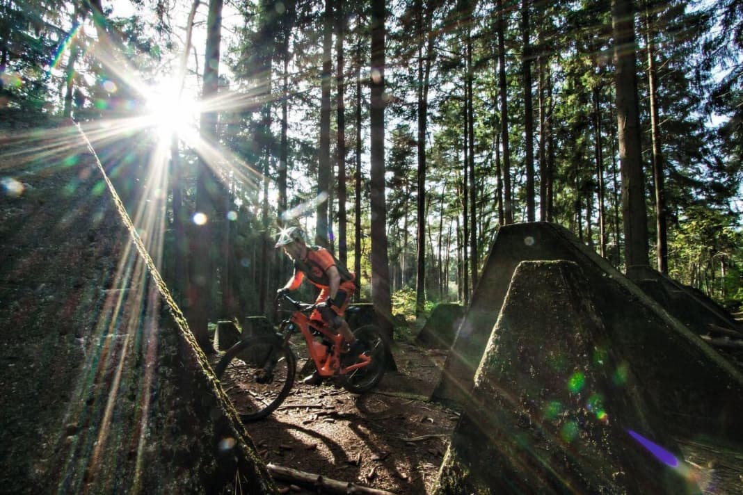 Germany, Belgium and the Netherlands meet in Aachen's forests. However, this does not disrupt the flow of the trail.