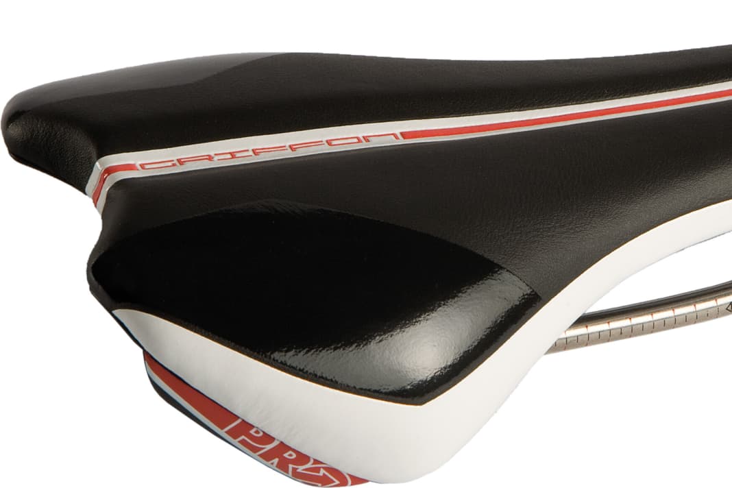 Gecurvter Sattel für die Arbeitstiere auf dem Bike.