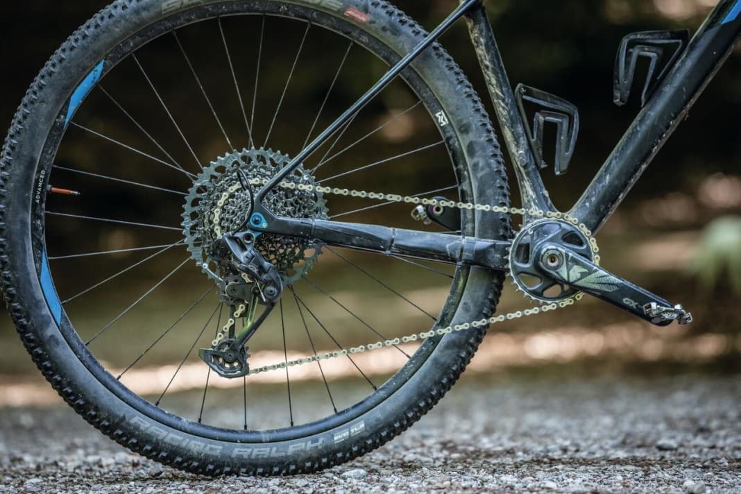 The Sram GX Eagle with 10-52 cassette and carbon crankset.