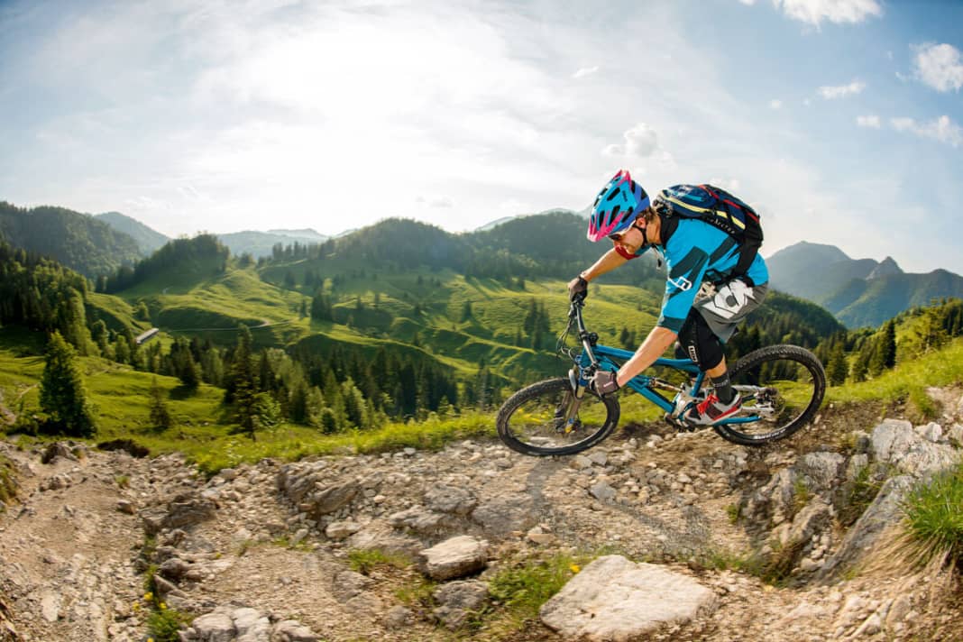Trails or gravel? Bikers have the choice between Tegernsee and Schliersee.