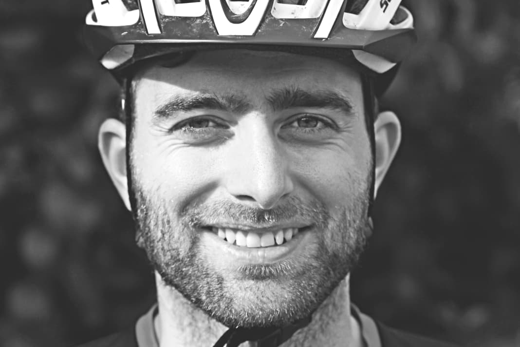 BIKE test editor Stefan Frey
83 kg - 1.88 m
Sit bone distance: 11 centimetres
Rider type: All Mountain/Enduro
Riding time: short to medium distance
Riding position: rather upright, low saddle rake
Saddle type: pure-bred ischial belaster