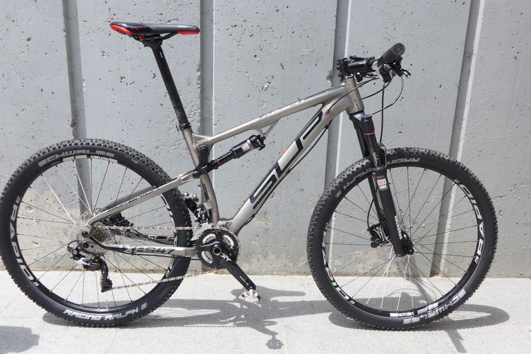 As a 27.5-inch model with 120 mm travel, as a 29er with 100 millimetres: the XF 947.