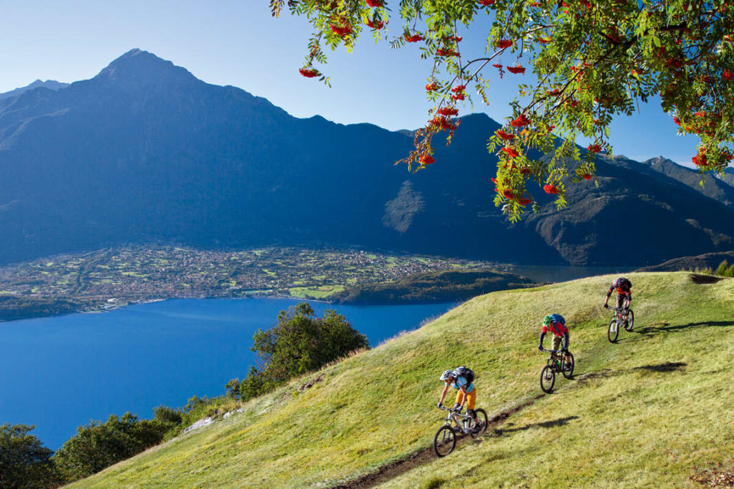 Die Berge um den Comer See sind grüner als am Gardasee. Die Anstiege teils steil und die Pfade noch jungfräulich ruppig. Mountainbiker fahren hier noch nicht lang durchs Landschaftsbild.