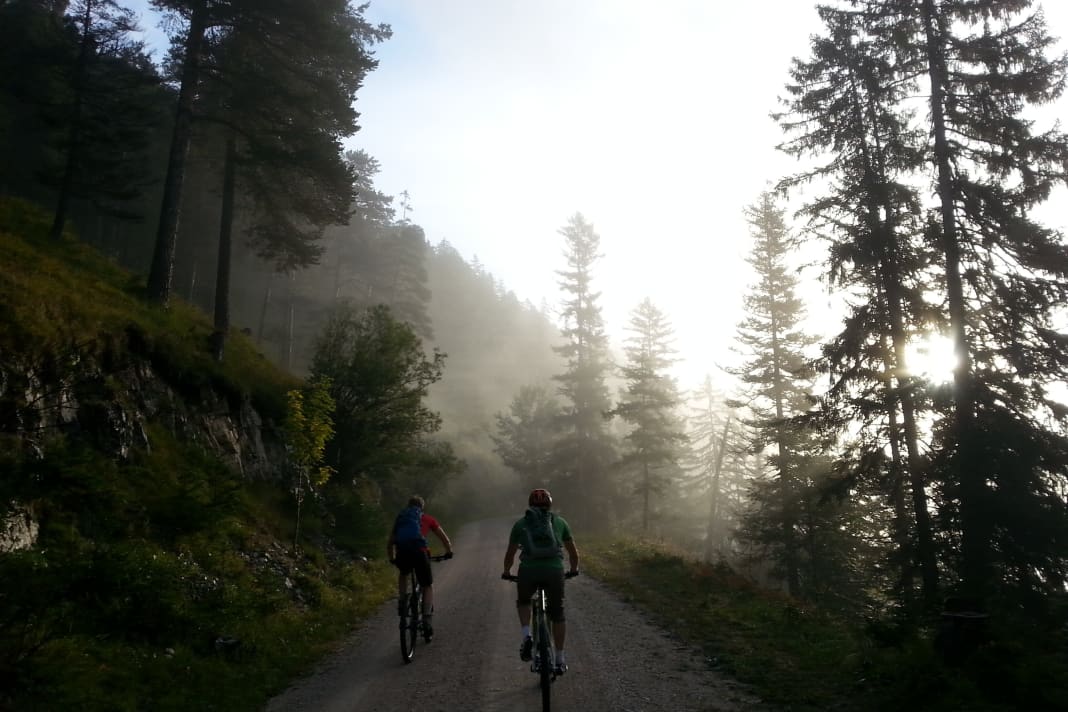 Auf einer Bergtour im Karwendel verkürzte das Alma den Zustieg über eine Schotterstraße.