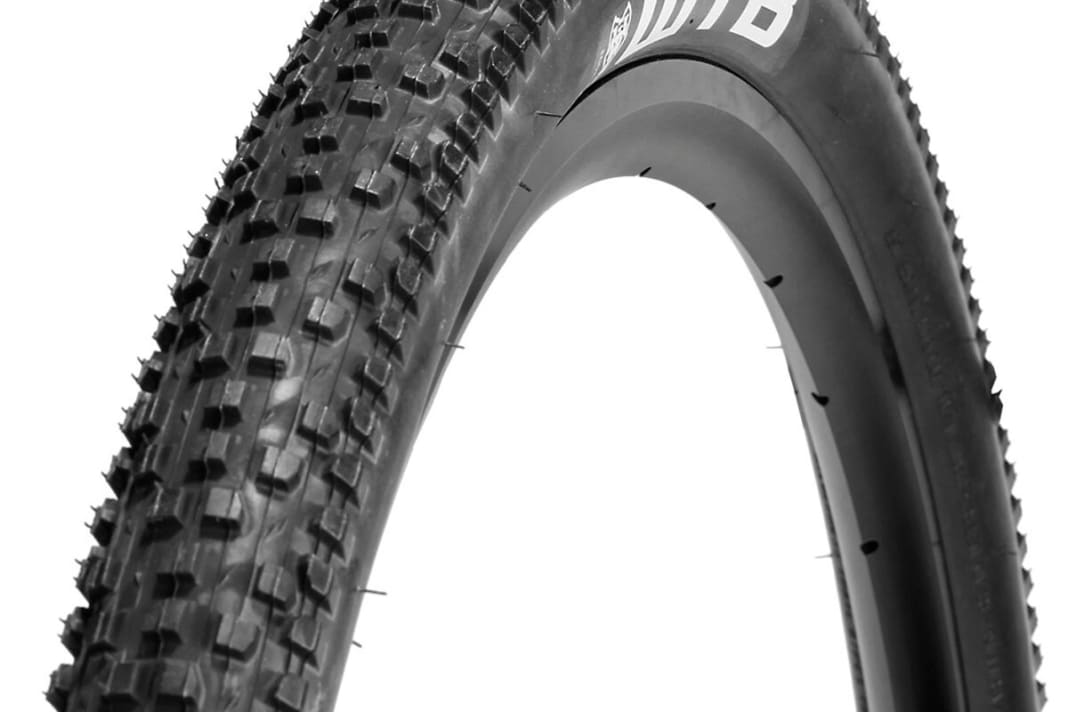 Cross-Country-Reifen: WTB Nine Line 29 x 2,25

 Mit 635 Gramm und erstklassigen Rolleigenschaften fühlt sich der Nine Line auf schnellen, trockenen Strecken am wohlsten.