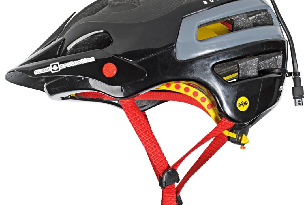 Central position If only the lamp is placed on the head, it should be centred and not too far forward. Otherwise, the helmet will quickly slide too low onto the face in the event of impacts.