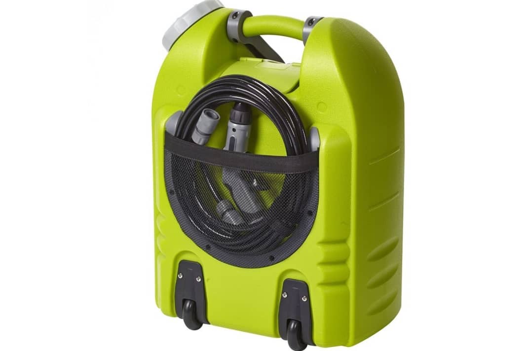 Aqua2Go Pro Druckreiniger: Die tragbare Fahrraddusche reinigt das Bike mit einem Druck von 3-10 bar. Mit einer Tankfüllung schafft man bis zu drei Bikes. Preis: 190 Euro. Etwas günstiger ist der Aqua2Go Pro Druckreiniger beim Rose-Onlineshop, er kostet 160 Euro*.  