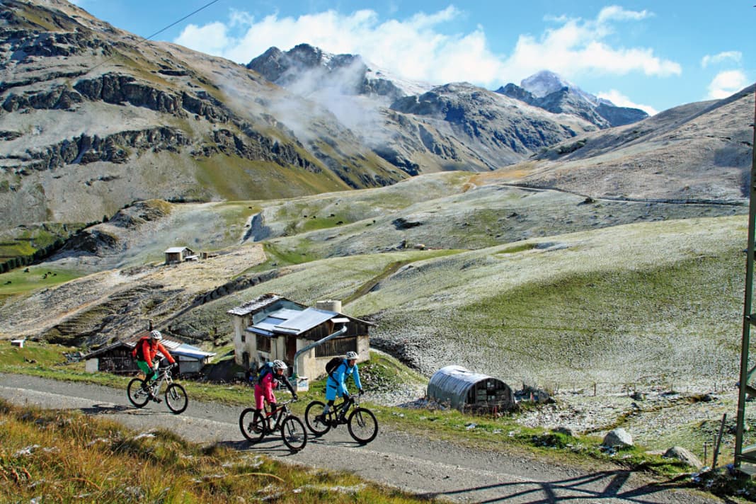 The dairy farmers on the mountain pastures near Bivio are guaranteed to have to make do without a wellness area. But they get the thin mountain air for free.