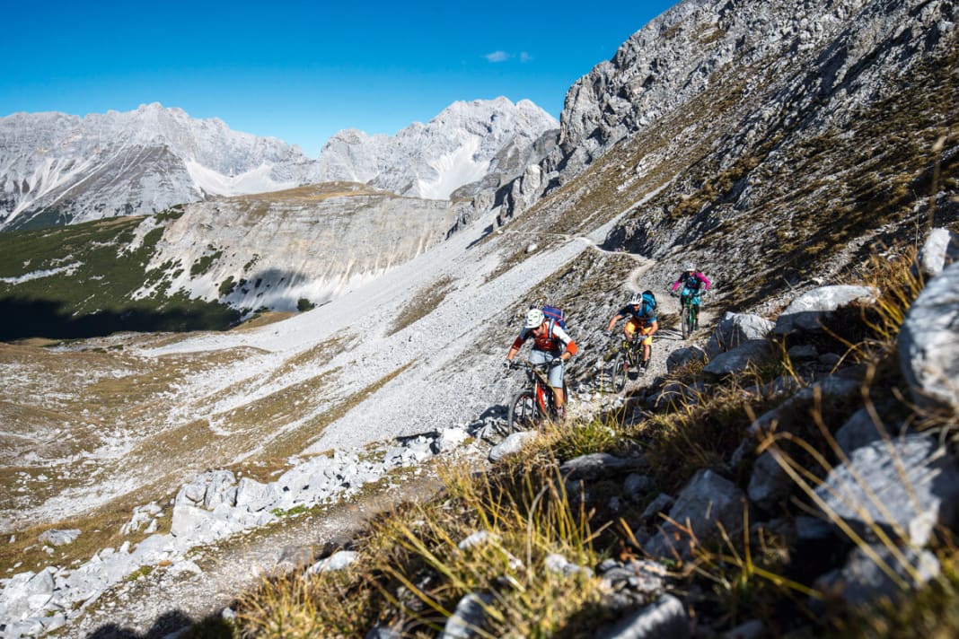Hinter der Nordkette saugt uns das Karwendel ein.
