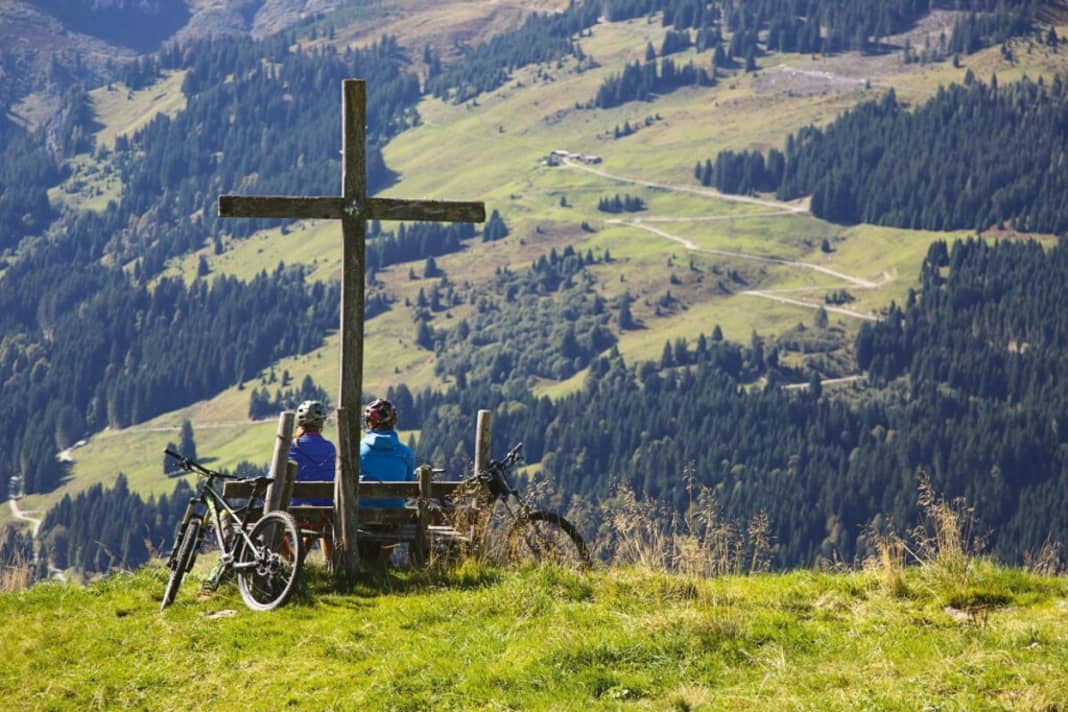 Rastplatz am Aschauer Höhenweg: bester Blick auf die Trails vom Vortag.