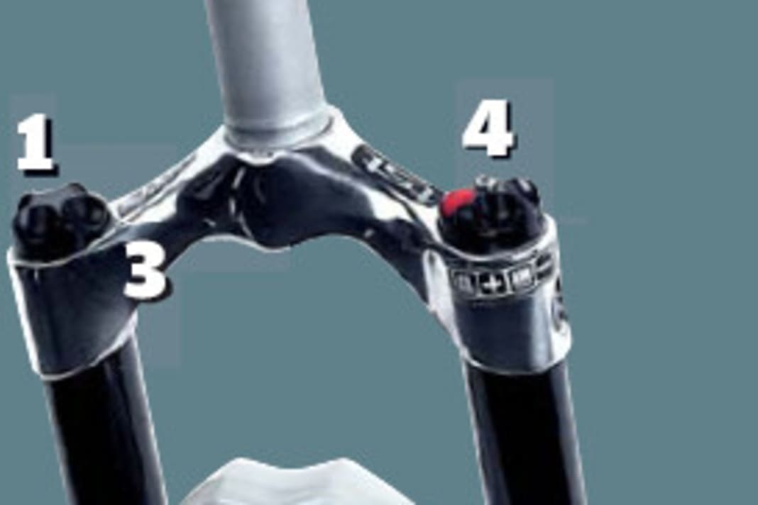 To adjust the "Doppio Air" air chambers, you need a long and a short suspension fork pump adapter. This is included with the fork.