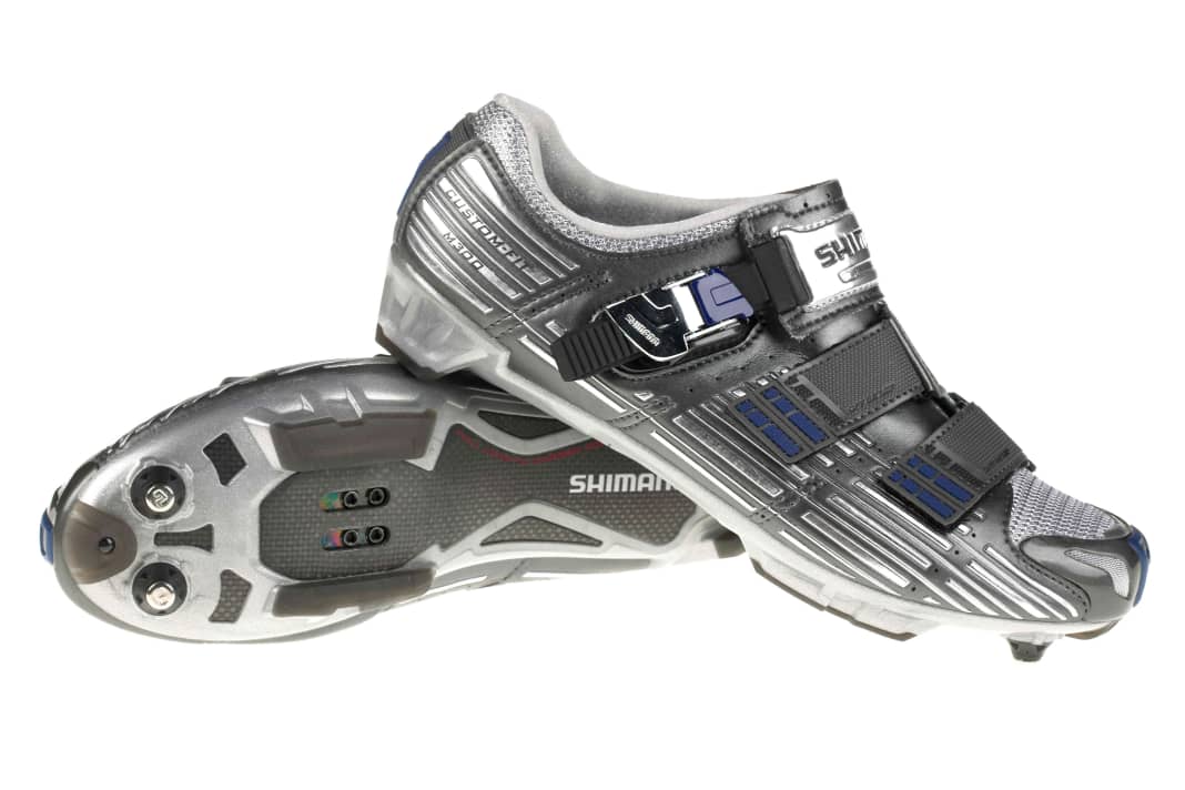 SHOES

With the "SH-M 300", Shimano offers a fully customisable shoe that is hot-moulded to the foot - goodbye pressure points. Tip: If you need more arch support, you should insert a suitable insole before customising. Info: www.paul-lange.de