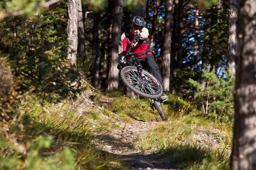 Gas geben, spielen und einfach Spaß haben: auf dem Trail im oberen Waldabschnitt der Tour.