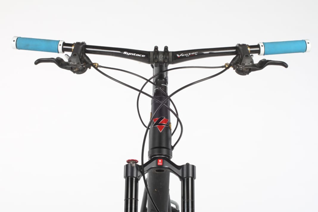 Proper cable routing is mandatory - but is not enough to protect the frame from rubbing cables. Rubber pads help. Basic rule: Shift cables and brake cables are always routed so that they cross over the head tube.