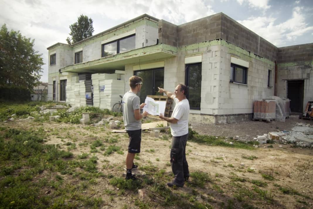 Building a house costs time, money and nerves. Not the ideal conditions for concentrating fully on sport. But the end is in sight.