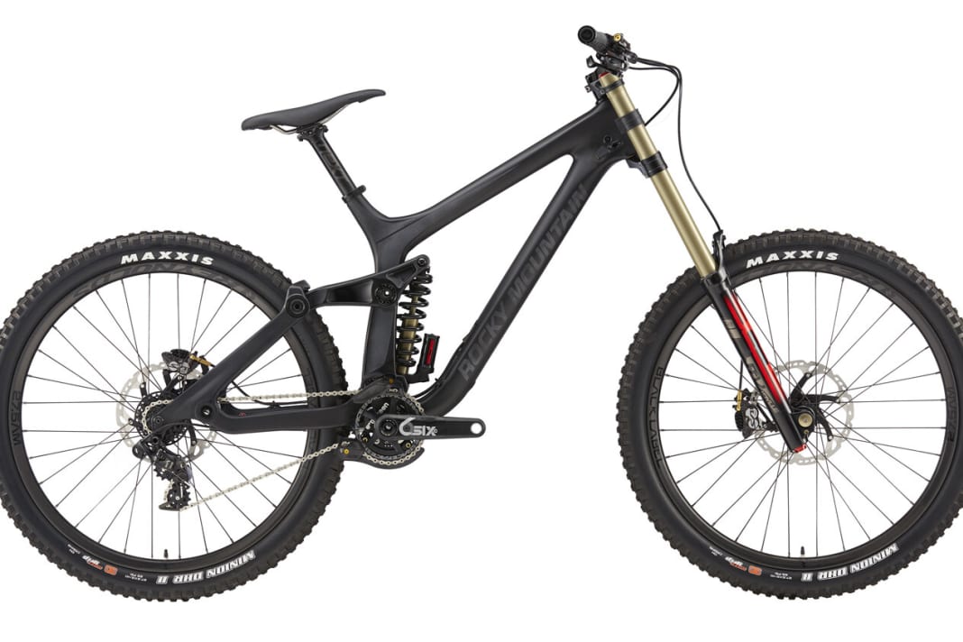 Rocky Mountain Maiden Unlimited: 13000 Euro Endlich ist es so weit: Vier Jahre hat Rocky Mountain gebraucht, um das neue Maiden zu entwickeln. In diesem neuen Downhill-Bike steckt modernste Technologie. Das Maiden mit seinem Vollcarbon-Rahmen gibt’s mit 26 oder 27,5 Zoll großen Laufrädern zu kaufen. Mit dem RIDE-4 System kann der Biker die Fahrwerksgeometrie exakt an seine eigenen Anforderungen anpassen. Neben hochwertigen Komponenten hat das Bike außerdem 200 Millimeter Federweg vorne und hinten. Für 13000 Euro ist das Maiden Unlimited der Spitzenreiter unter den Downhill-Bikes und landet in unserem Ranking auf Platz eins der teuersten Bikes der Welt.