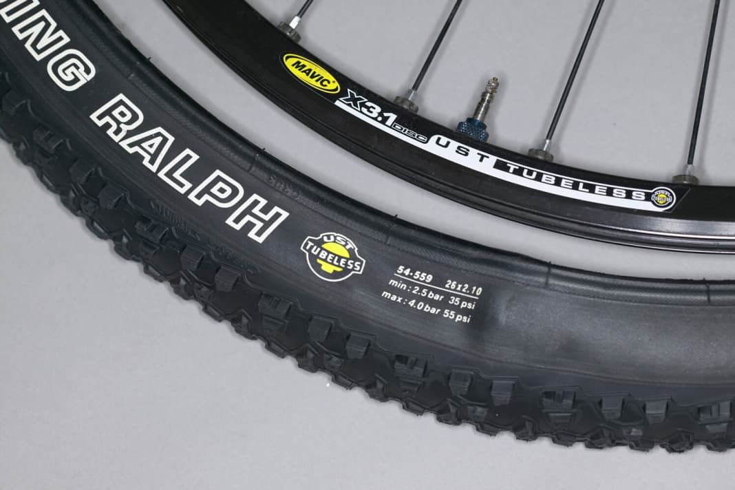 UST: Dieses Logo kennzeichnet Tubeless-Reifen. Sie sollten auch mit UST-Felgen gefahren werden und benötigen kein Dichtmittel, um die Luft zu halten.