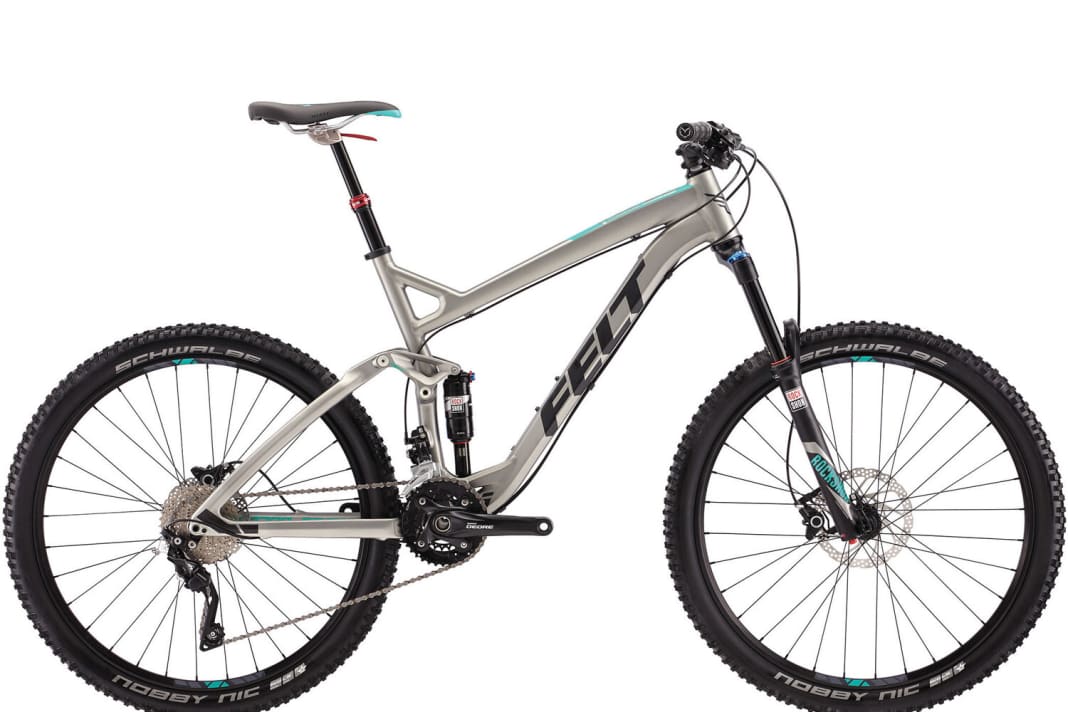The Decree 30 for 2750 euros is the entry-level model in Felt's Decree line. Aluminium main frame and carbon rear triangle. Weight: 13.22 kilos.