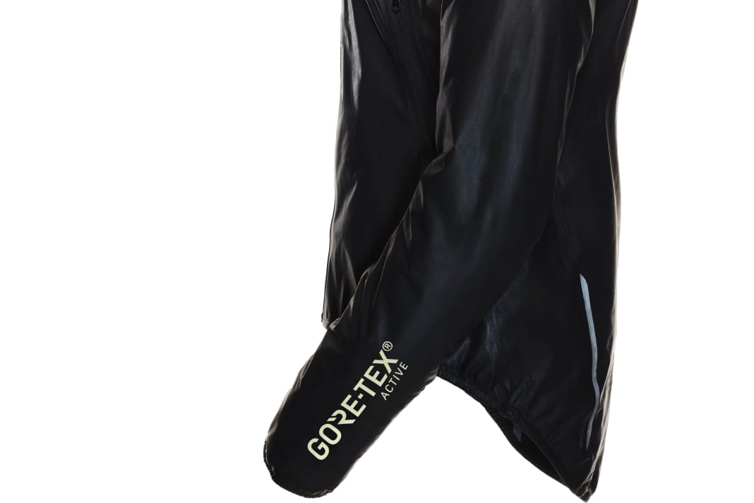 Not a multisport jacket: the new One Gore-Tex Active is extremely tailored to cycling posture.