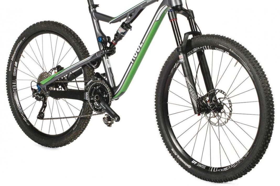 Das Rose Ground Control 1 ist mit 130 mm Federweg üppig ausgestattet und kann in Roses Bike-Konfigurator zusätzlich auf individuelle Bedürfnisse abgestimmt werden. 