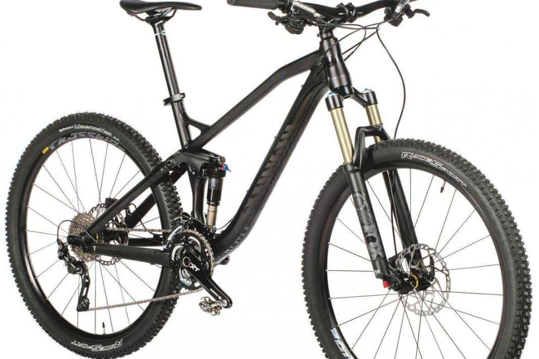 Das Canyon Nerve AL wurde oft von uns gelobt. Wie das Nerve AL 7.0 mit den Vorschusslorberen seiner teureren Brüder umgeht, lesen Sie BIKE 4/16.