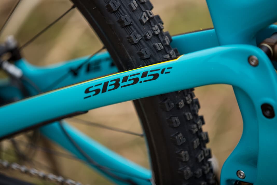 The tyre clearance of the Yeti SB5.5c is not for plus-size tyres.