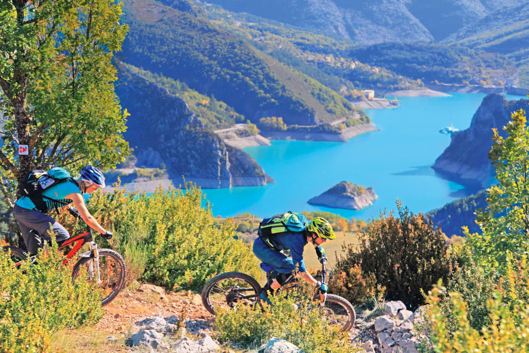 On its way south, the Verdon gathers in the turquoise-green Lac de Castillon.