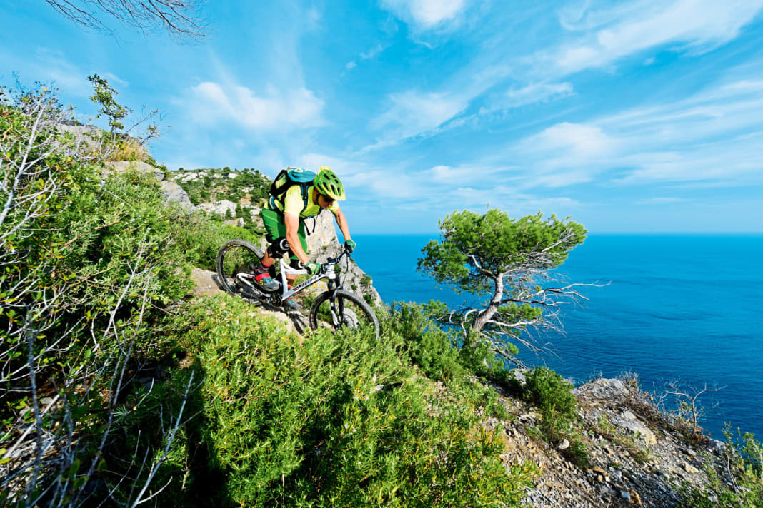 Freshly tracked: Spring - longing - trails... a good reason to travel to Liguria.