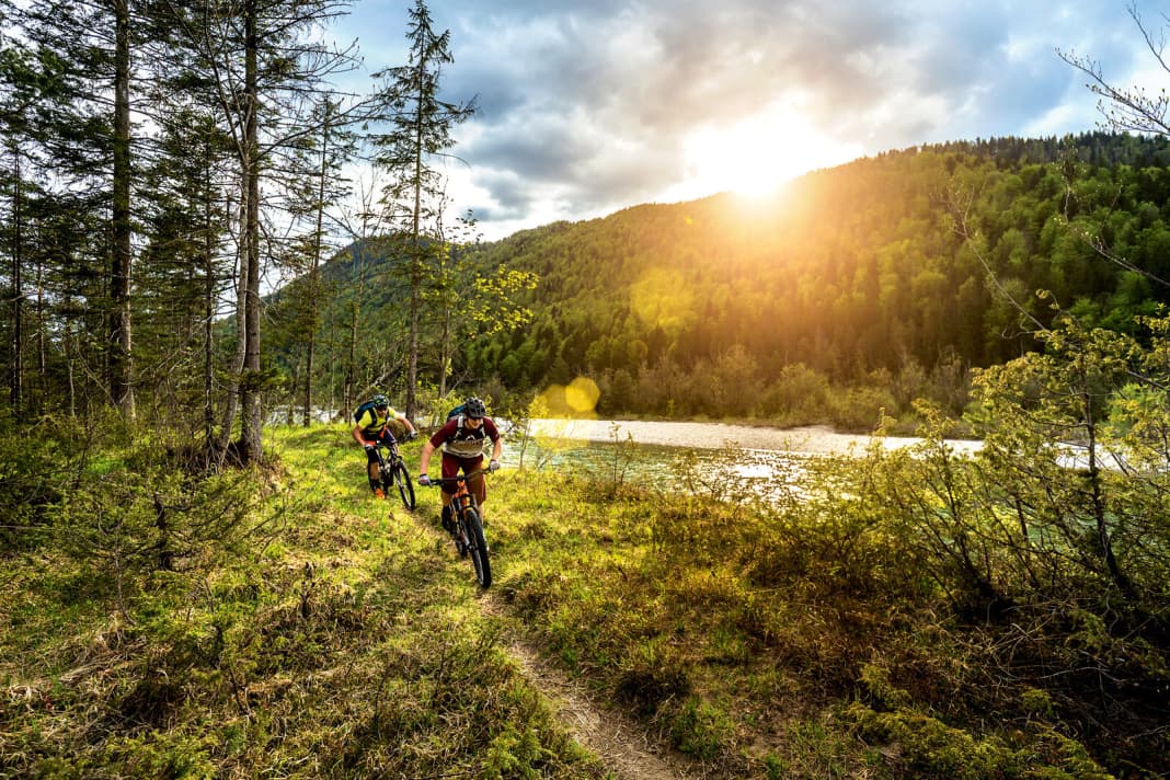 Grillen, surfen, biken: Die Isar ist Münchens größter Outdoor-Spielplatz.