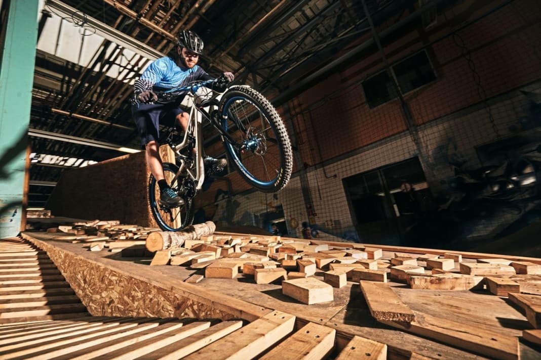 Idee: Die Idee kam den Holländern Marc Trines und Jaap van Hoof, als sie mal wieder vom Schmuddelwetter genervt waren. Eine Indoor-Bike-Halle schien die ideale Lösung. 2014 setzten sie ihre Idee um.
