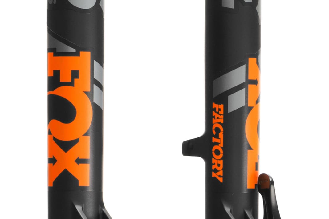 Die neue Fox 36. Optisch fallen die neuen Decals auf, doch die eigentliche Neuerung ist die EVOL-Kartusche, die für ein besseres Ansprechverhalten und eine linearere Kennlinie in den ersten 25 Prozent des Federwegs sorgen soll.
