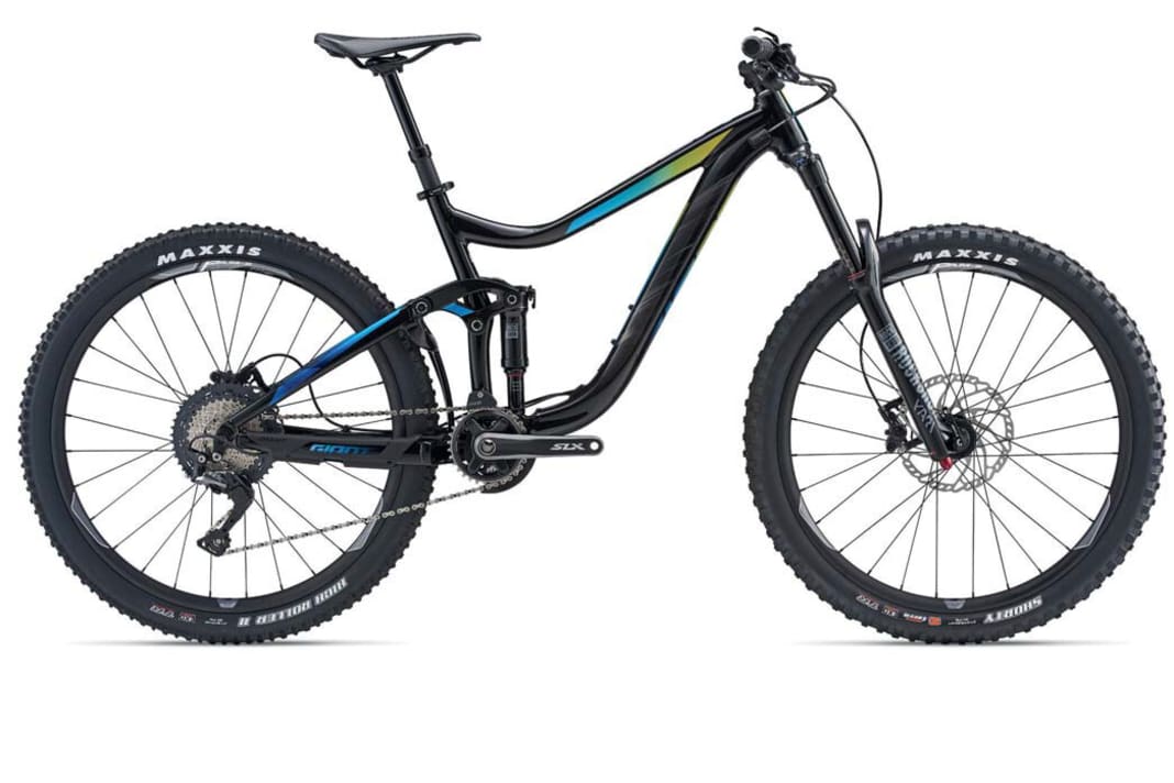 Der Einstieg in die Reign Palette beginnt mit dem Reign 2 für 2699 Euro. Dafür gibt es eine komplette SLX Gruppe, Deore Bremsen und ein Rock Shox Fahrwerk mit der etwas günstigeren Yari in der Front aber dem Super Deluxe Debon Air Dämpfer im Heck.