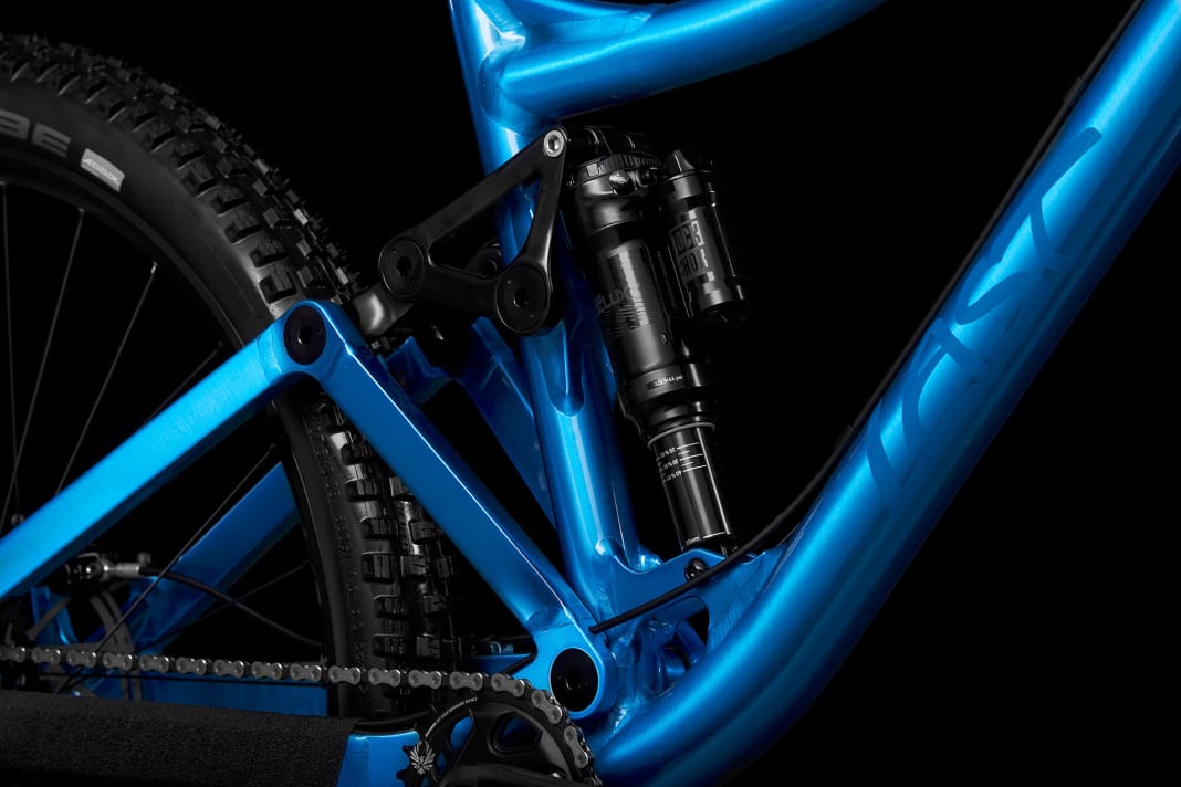 A new design of the rocker now allows the use of metric dampers. In addition, steel spring shocks now also fit in the frame. Thanks to the natural progression of the design, steel shock fans really get their money's worth here.