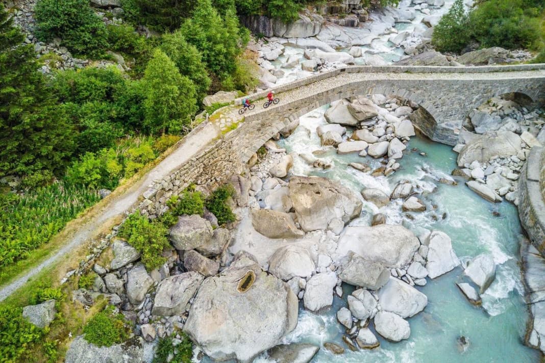 Schöllenen Gorge with Devil's Bridge and tunnel passage