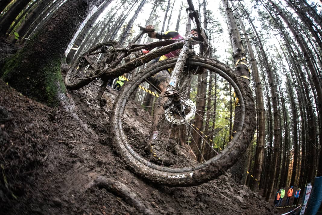 The DM course in Obergessertshausen turned into a muddy track, especially the sections in the forest.