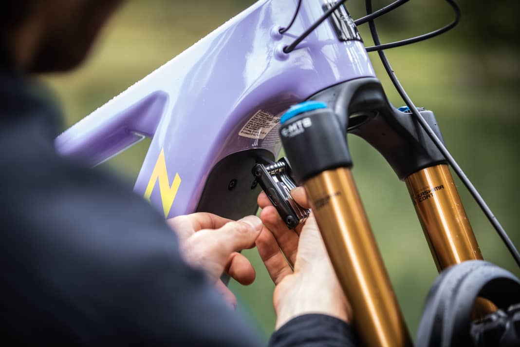 You do not need a special spanner to remove the battery. Just a 4-way Allen key, which can be found on every mini-tool. Lost the key? No such thing!