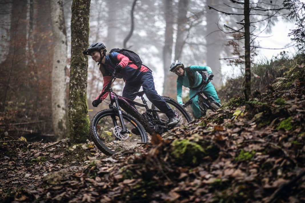 Some manufacturers have already burnt their fingers on women's bikes - some female bikers see the category alone as discrimination. Scott and Giant are not impressed by this. Is the new generation of women's bikes more than just a cliché?