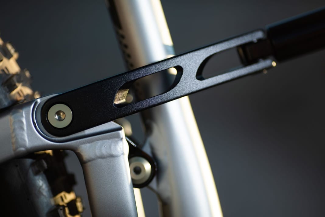 "Pedal to the Metal" - The aluminium rocker arm is anodised in black.