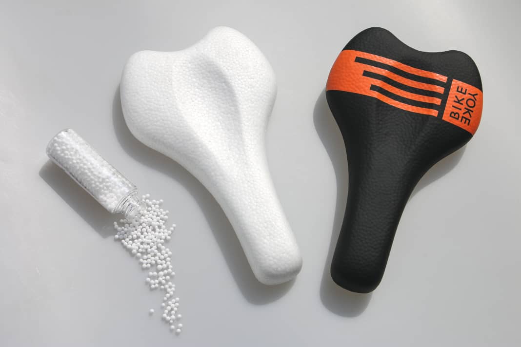 Bike Yoke Sagma: bisher sind die münchener Tüftler bekannt für Umlenkhebel, Teleskopstützen und Ähnliches. Der seitlich abkippende Sattel ist eines der raren Ergonomie-Produkte für die bergaborientierte Klientel.