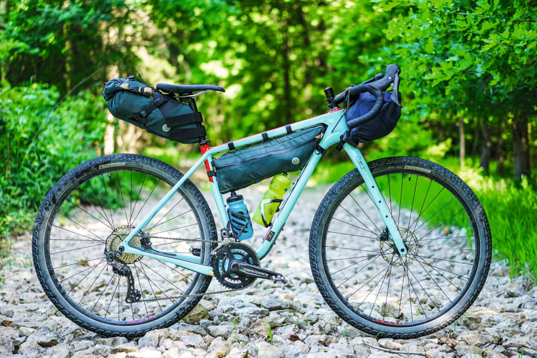 Warbird, Stormchaser, Cutthroat: Salsa has a whole range of gravel bikes in its portfolio. Our test bike, the Cutthroat, was specially developed by the US company for long ultra races and bikepacking tours.