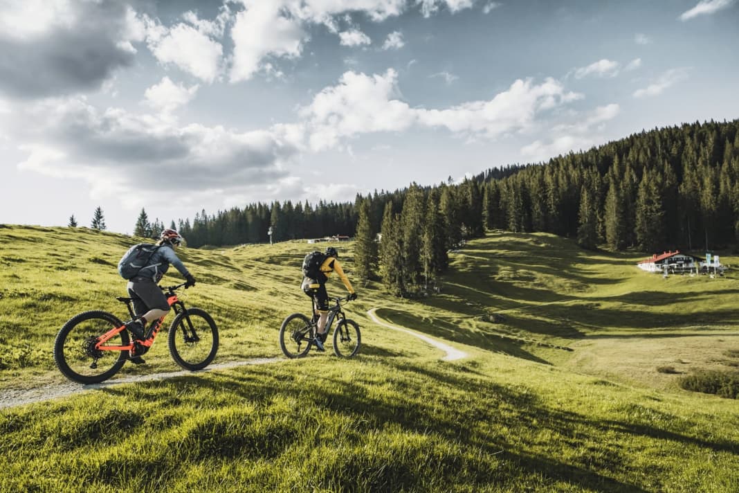The last trail detours via the Winklmoosalm to the Traunsteiner Hütte.