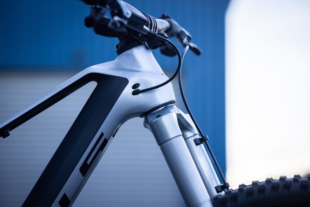 Tidy: The cockpit is tidy thanks to the remote control and electric seat post.
