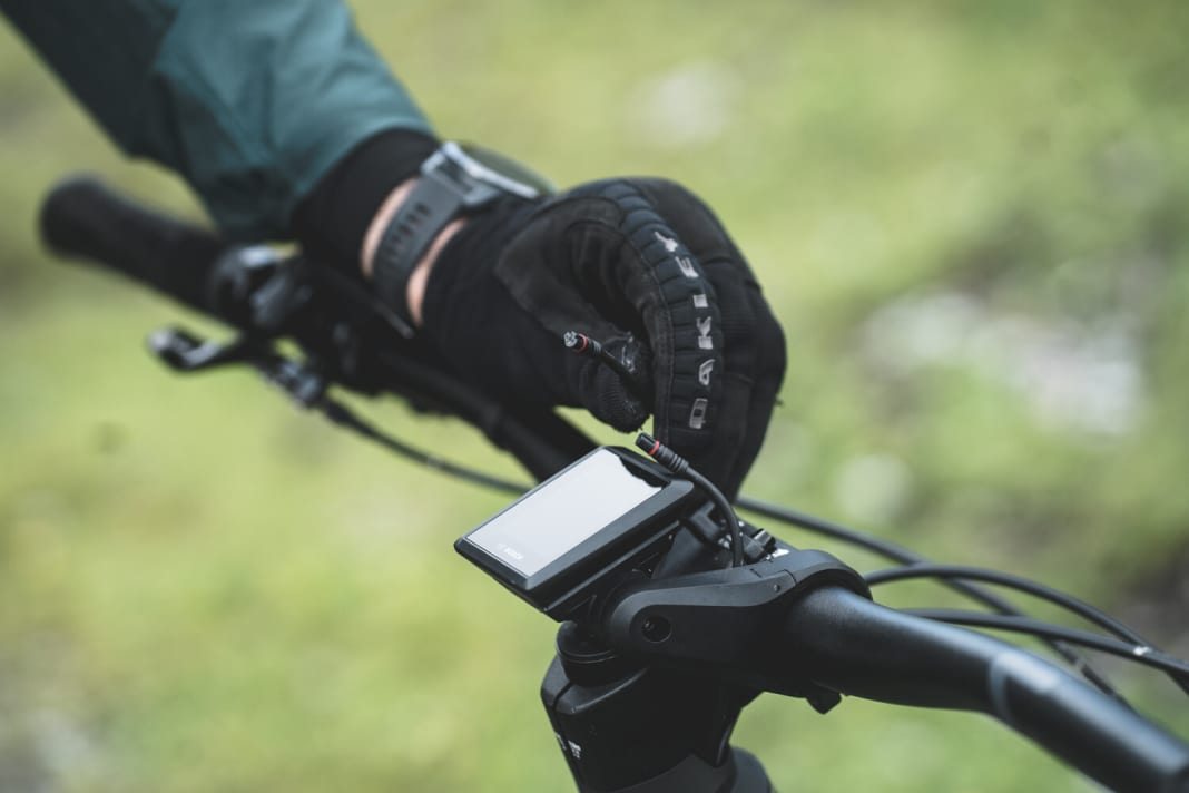 Plug-and-play: The new display and the remote unit can be easily connected and disconnected directly on the device. This makes it quick and easy to switch between a remote-only solution and the variant with a large display.