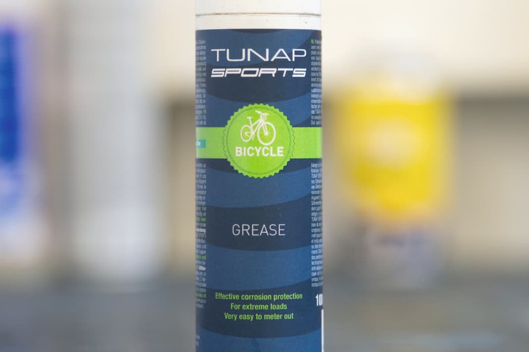Grease: Used to lubricate bearings and protect intimately connected parts such as threads against corrosion. As most bearings are now encapsulated, grease is primarily in demand as an assembly
assembly grease and as a water barrier in front of bearings.