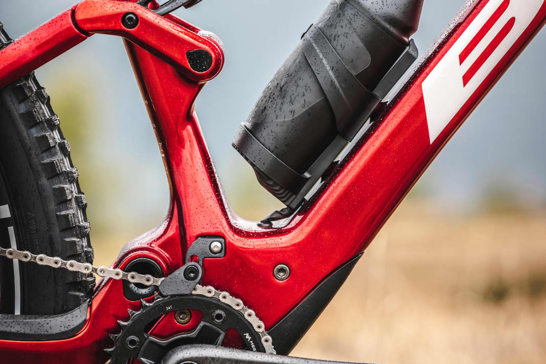 The range extender looks like a water bottle and supplies a further 180 watt hours if required.